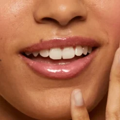 Oriflame OnColour Oh! Sweet błyszczyk do ust Raspberry Cream 8 ml