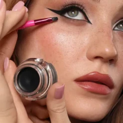 Poppy Head Gelusion eyeliner w żelu 01 Darkspell 5 g