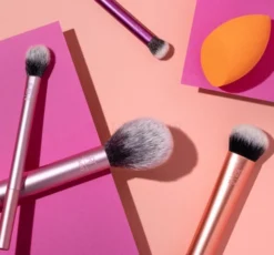 Real Techniques Everyday Essentials Set zestaw pędzli do makijażu + gąbeczka