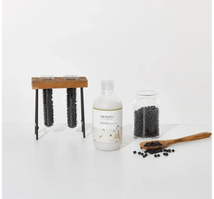 Round LAB Soybean Nourishing Toner odżywczo-nawilżający tonik do twarzy z wyciągiem z czarnej soi i ceramidami 300 ml