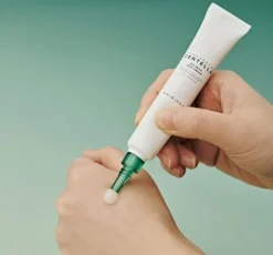 SKIN1004Madagascar Centella Tea-Trica Spot Cream punktowy krem do twarzy przeciw niedoskonałościom 20 ml