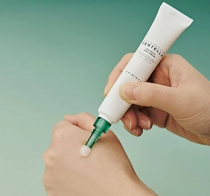 SKIN1004Madagascar Centella Tea-Trica Spot Cream punktowy krem do twarzy przeciw niedoskonałościom 20 ml