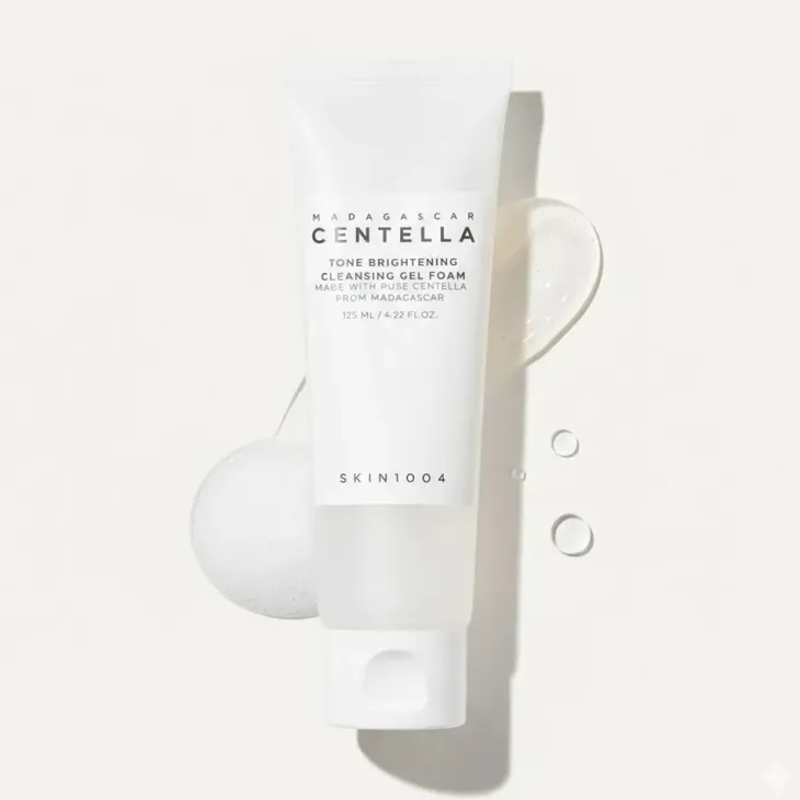 SKIN1004 Madagascar Centella Tone Brightening Cleansing Gel Foam delikatnie złuszczająca pianka do mycia twarzy 125 ml
