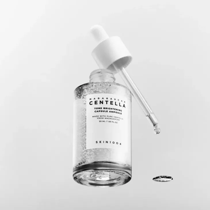 SKIN1004 Madagascar Centella Tone Brightening Capsule Ampoule rozjaśniające serum do twarzy ampułka z wąkrotą azjatycką 50 ml