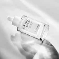 SKIN1004 Madagascar Centella Tone Brightening Capsule Ampoule rozjaśniające serum do twarzy ampułka z wąkrotą azjatycką 50 ml