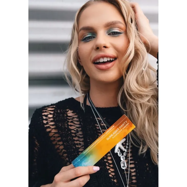 Stars From The Stars Sunlight Party paleta cieni do powiek 7,5 g