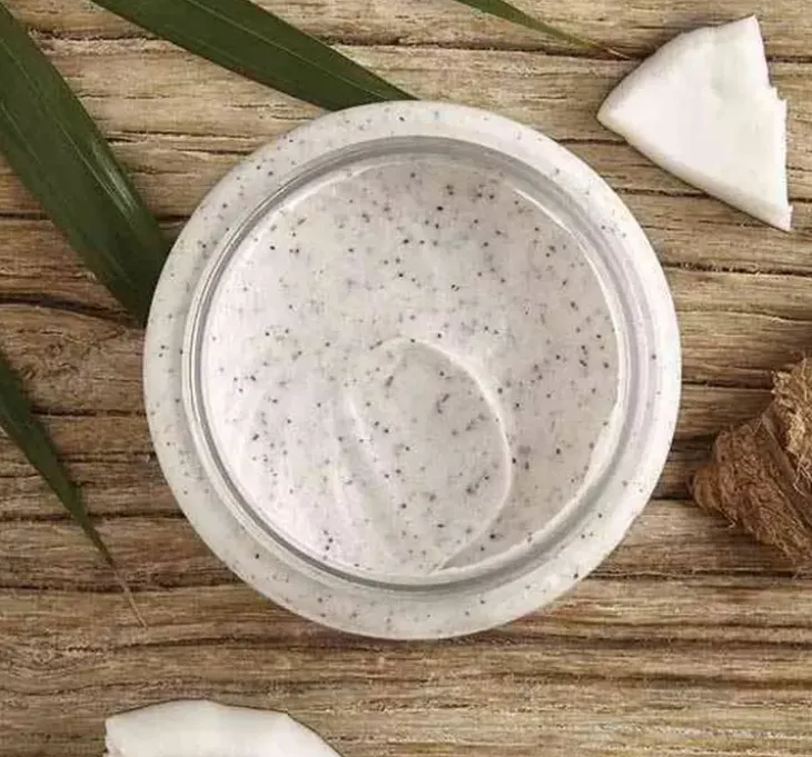 The Body Shop Coconut peeling do ciała 240 ml