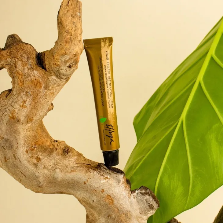 Thuya Vegan Eyelash Regenerating Cream wegański arganowy regeneracyjny krem do brwi i rzęs 15 ml