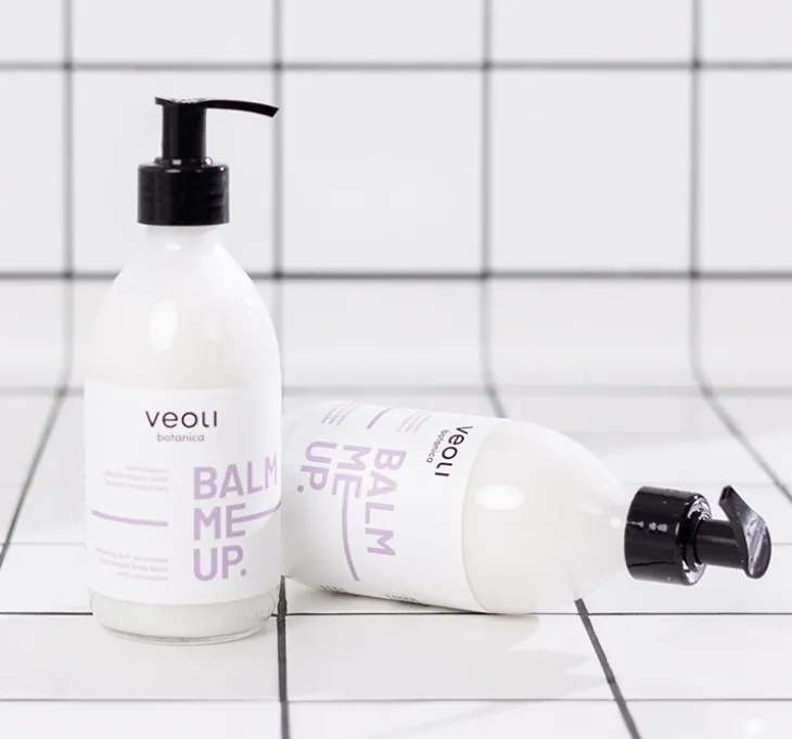 Veoli Botanica Balm Me Up nawilżająco-odbudowujący lekki balsam ceramidowy do ciała 290 ml