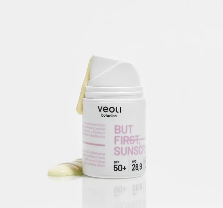 Veoli Botanica But First Sunscreen lekki krem ochronny przeciw fotostarzeniu SPF 50+ 50 ml