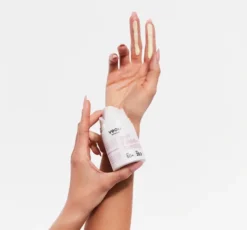 Veoli Botanica But First Sunscreen lekki krem ochronny przeciw fotostarzeniu SPF 50+ 50 ml