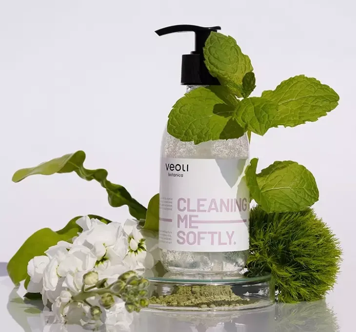 Veoli Botanica Cleaning Me Softly nawilżająco-łagodzący żel do mycia twarzy 190 ml