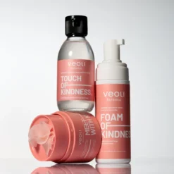 Veoli Botanica Foam Of Kindness łagodząca pianka do mycia twarzy na naczynka 150 ml