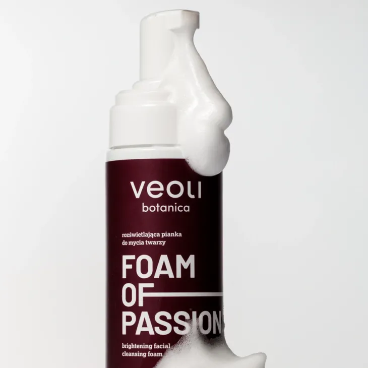 Veoli Botanica Foam Of Passion rozświetlająca pianka do mycia twarzy 150 ml