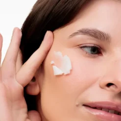 Veoli Botanica Melt With Calmness emulgujące masełko kojące do zmywania makijażu i SPF do skóry szczególnie wrażliwej 40 g