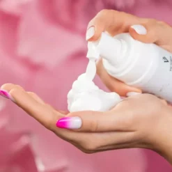 Victoria Vynn Senso Love Me perfumowana pianka do oczyszczania dłoni po manicure 200 ml