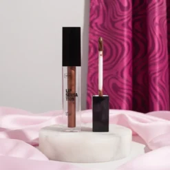 Wibo Lip Sensation nawilżający błyszczyk do ust z brokatem 13 5 g