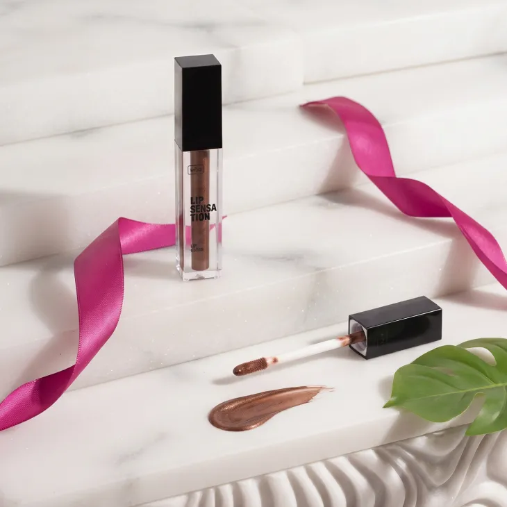 Wibo Lip Sensation nawilżający błyszczyk do ust z brokatem 13 5 g