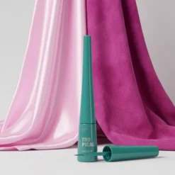 Wibo Tropical eyeliner w płynie z precyzyjnym pędzelkiem 4 g
