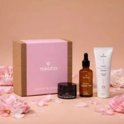 Yokaba Peony Blossom zestaw prezentowy do pielęgnacji olejek do twarzy i ciała 50 ml + krem do rąk i ciała 75 ml + balsam do ust 15 ml